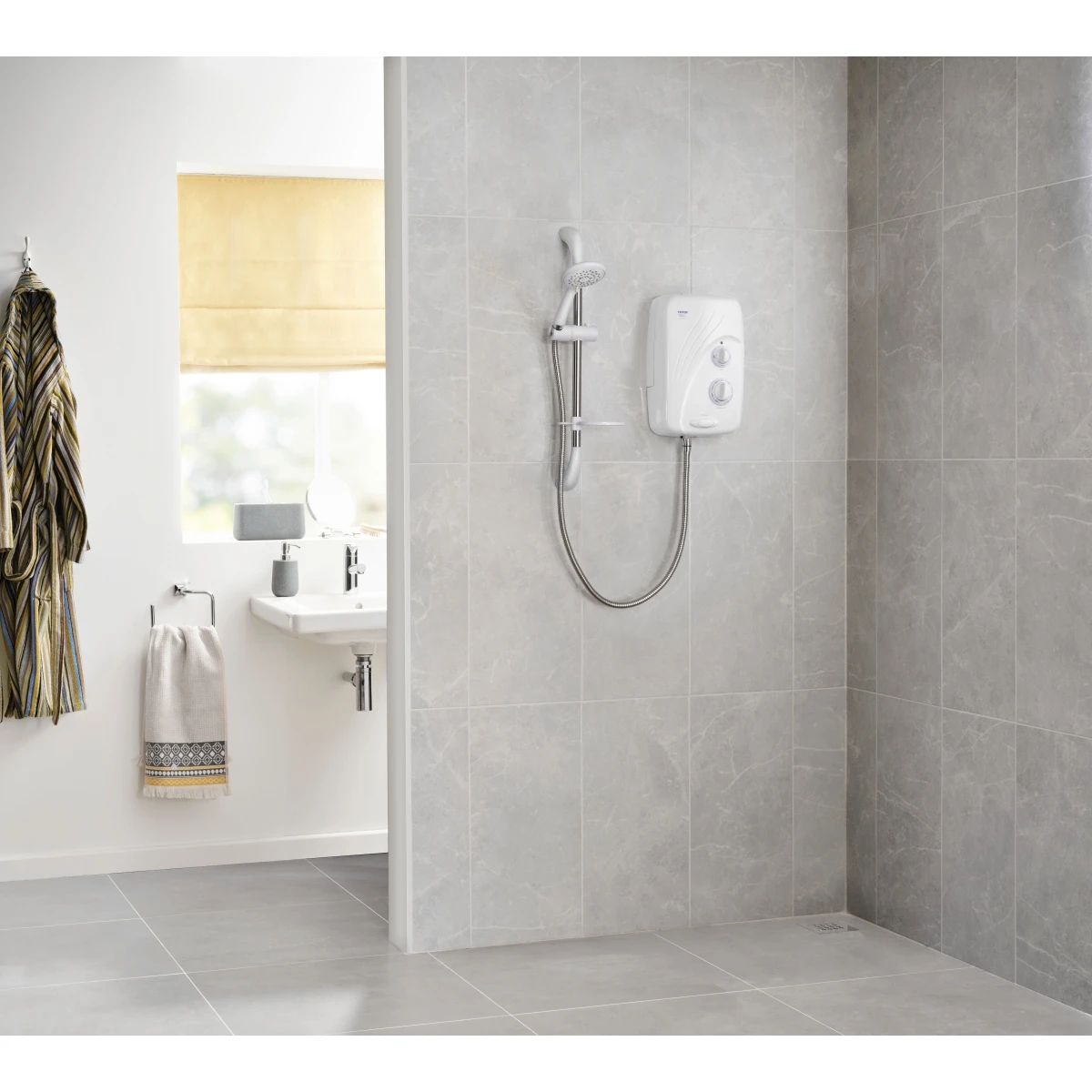 Triton T80SR 8.5 KW Pumped Electric Shower White GET80PSR81 4 Triton T80SR 8.5 KW Pumped Electric Shower White GET80PSR81 - Image 4